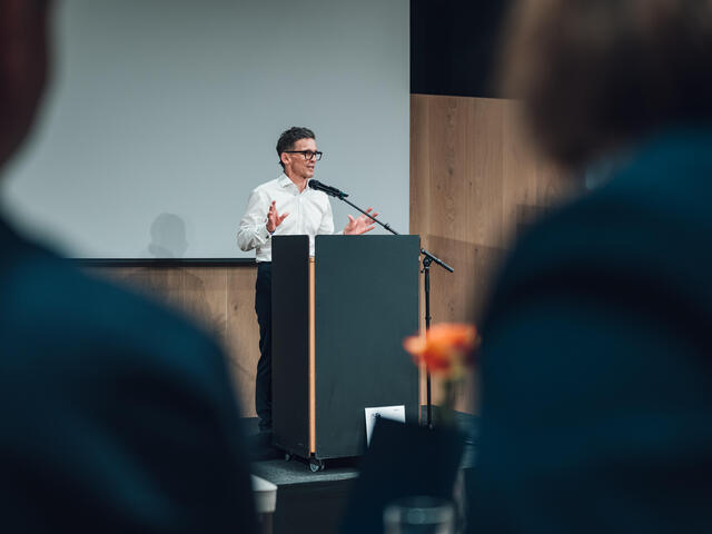 Stepanos Berger am Rednerpult.