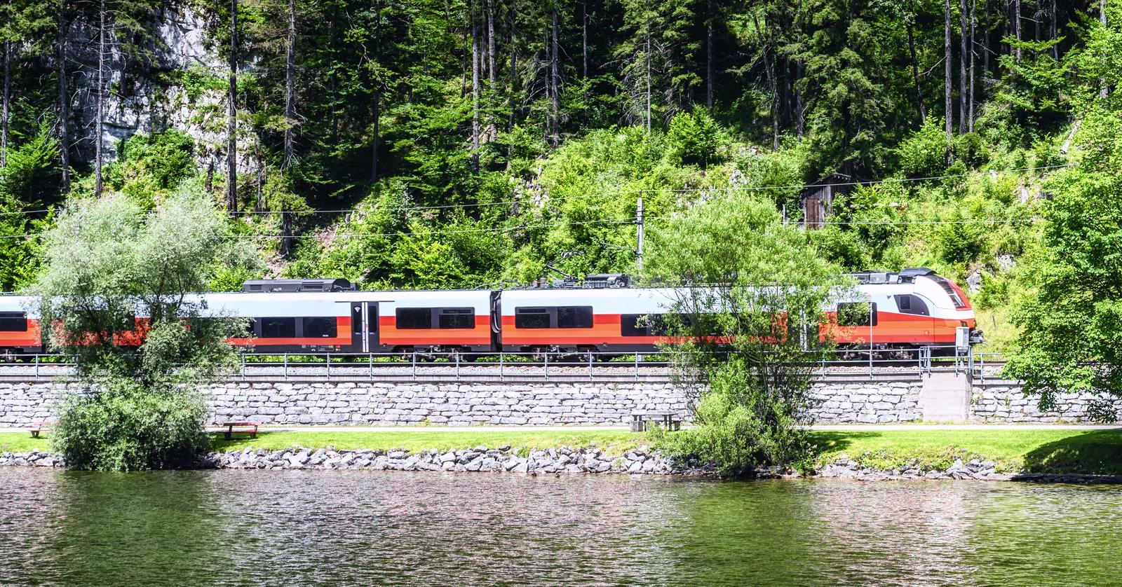 Eisenbahn Natur Wald See