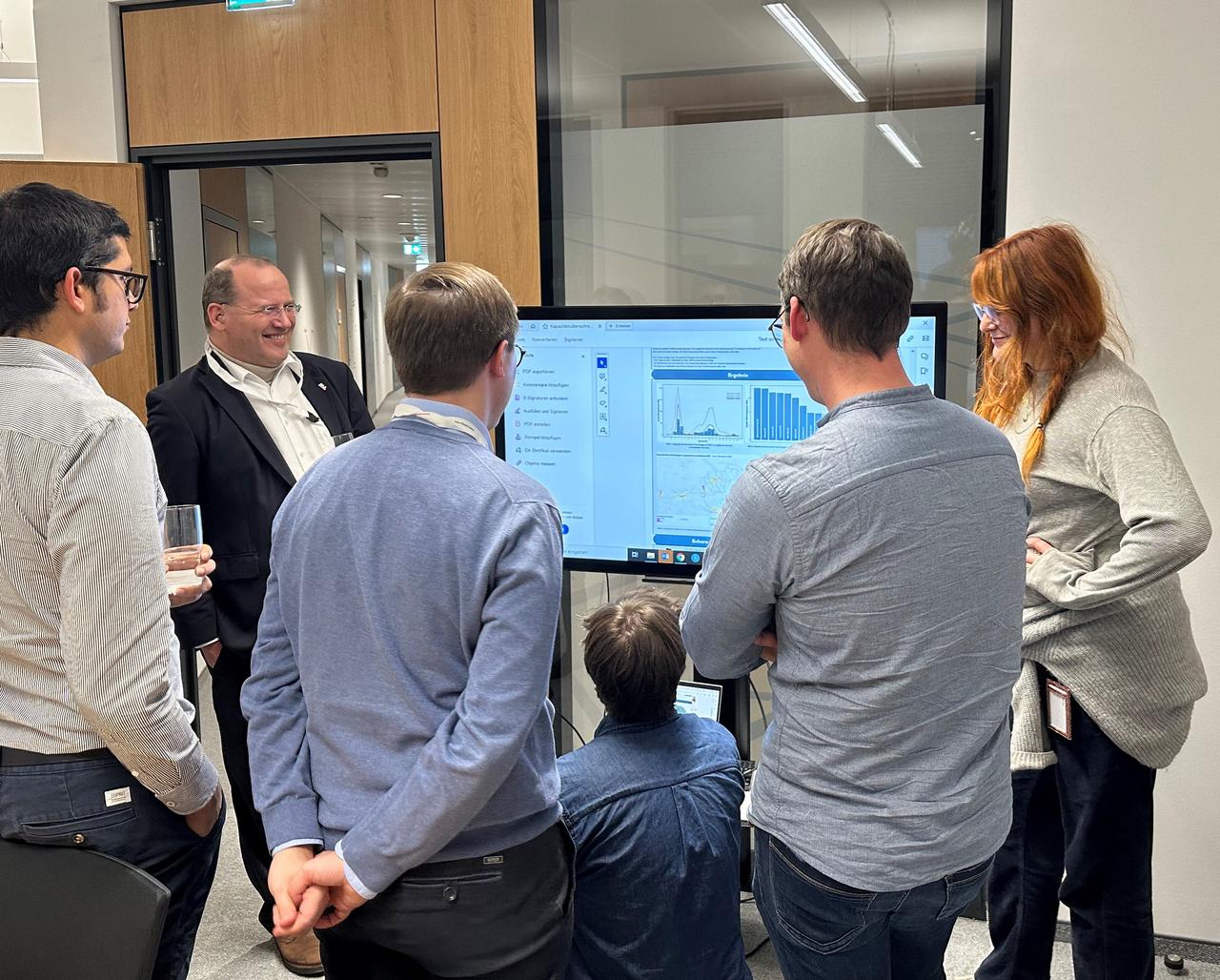 Bild 1 von 4 – Album Kooperationsvertragsunterzeichnung und…