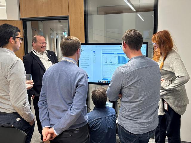 Bild 1 von 4 – Album Kooperationsvertragsunterzeichnung und…